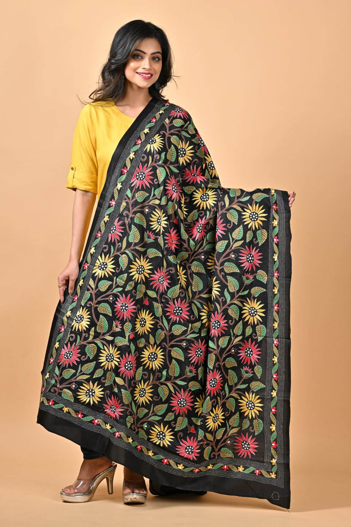 hand embroidered kantha cotton dupatta for women in Abdu Rahiman Nagar