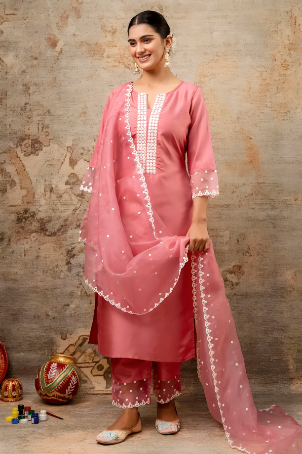 Embroidered Straight-Cut Kurti in Abdu Rahiman Nagar