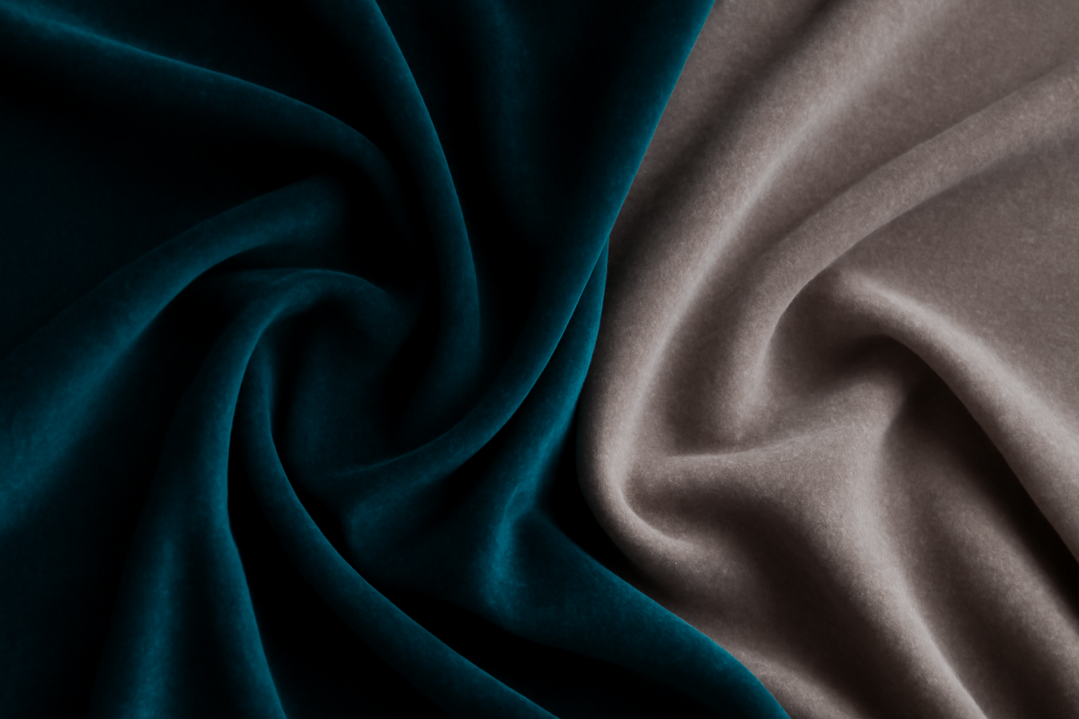 Crush Velvet in Abdu Rahiman Nagar