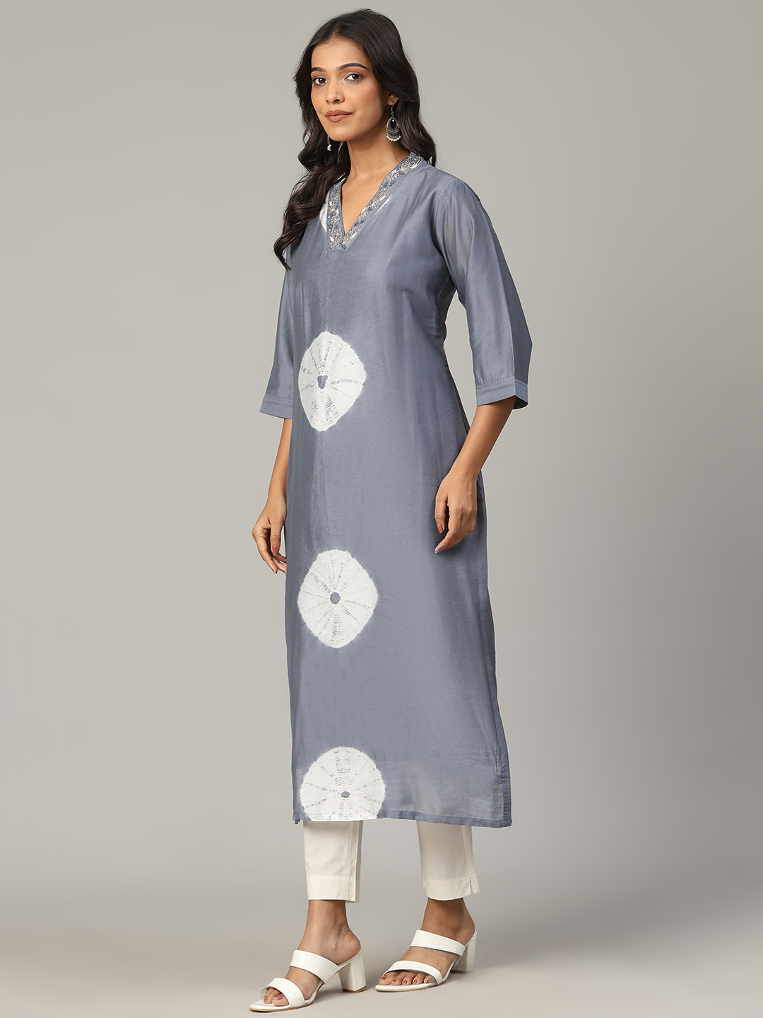 Siya Elegant Embroidered Straight Kurti