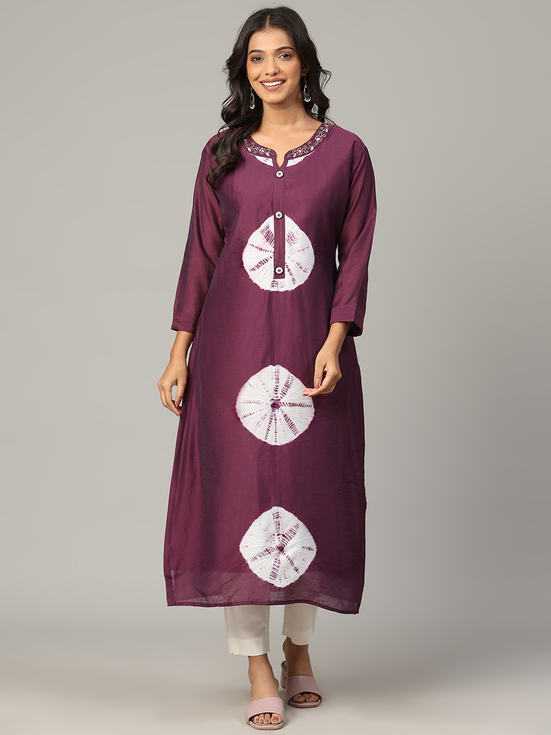 Siya Elegant Embroidered Straight Kurti