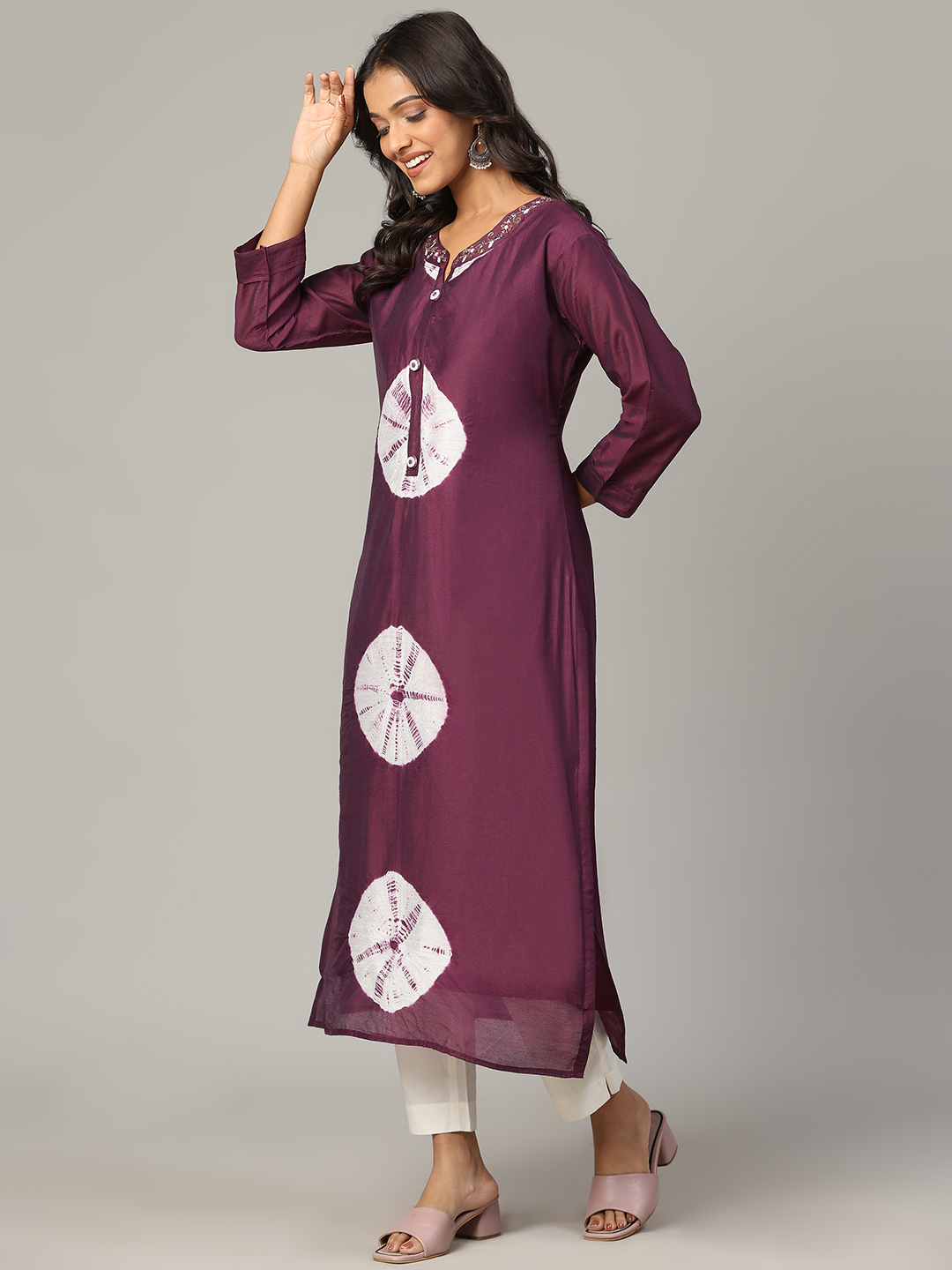 Siya Elegant Embroidered Straight Kurti