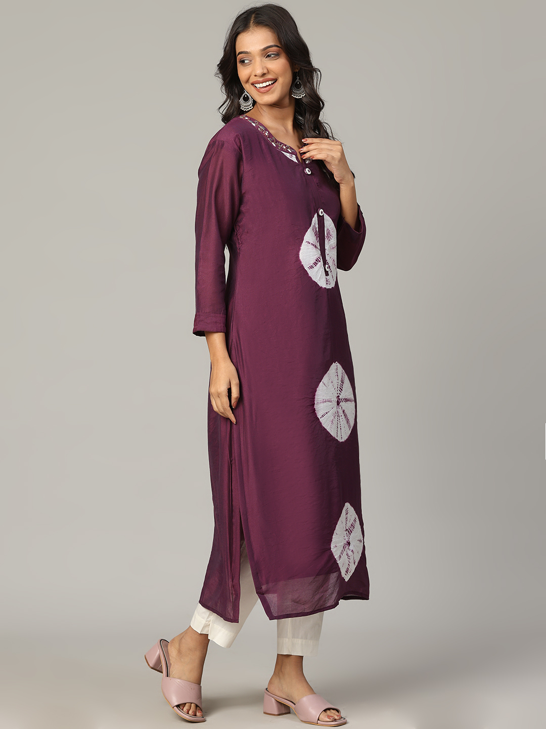 Siya Elegant Embroidered Straight Kurti