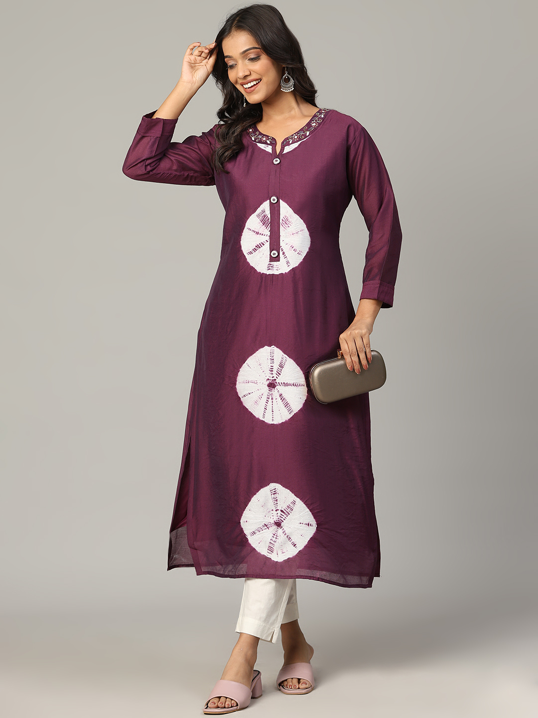 Siya Elegant Embroidered Straight Kurti