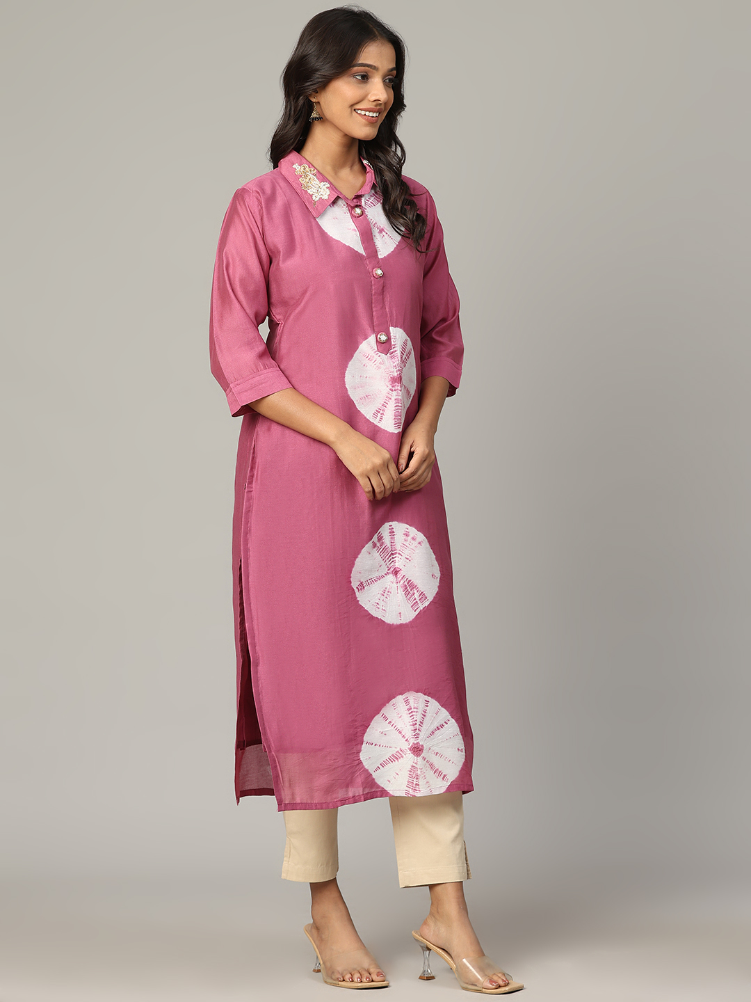 Siya Elegant Embroidered Straight Kurti
