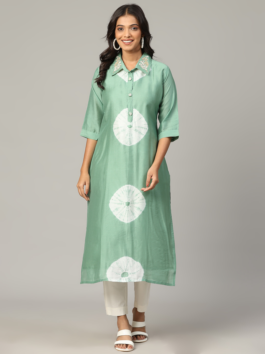 Siya Elegant Embroidered Straight Kurti