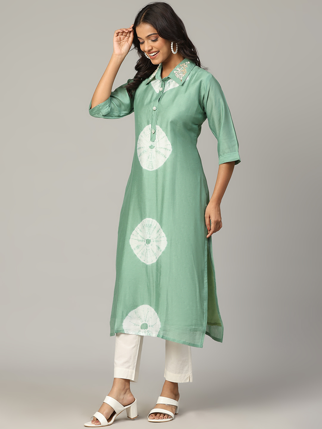 Siya Elegant Embroidered Straight Kurti
